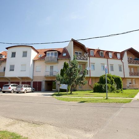 Zoli Apartmanok-Timi Koelcsey 34-36 Hajdúszoboszló Exteriér fotografie