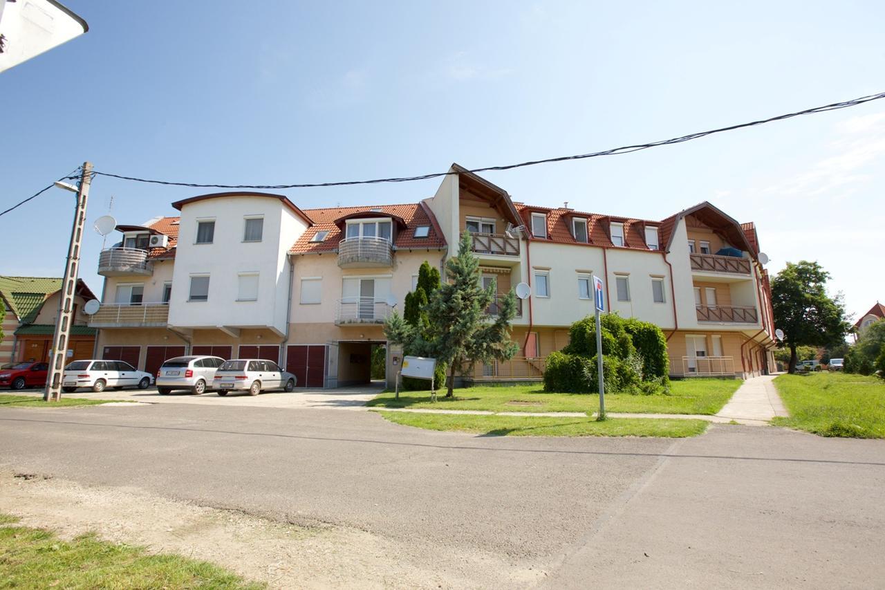 Zoli Apartmanok-Timi Koelcsey 34-36 Hajdúszoboszló Exteriér fotografie